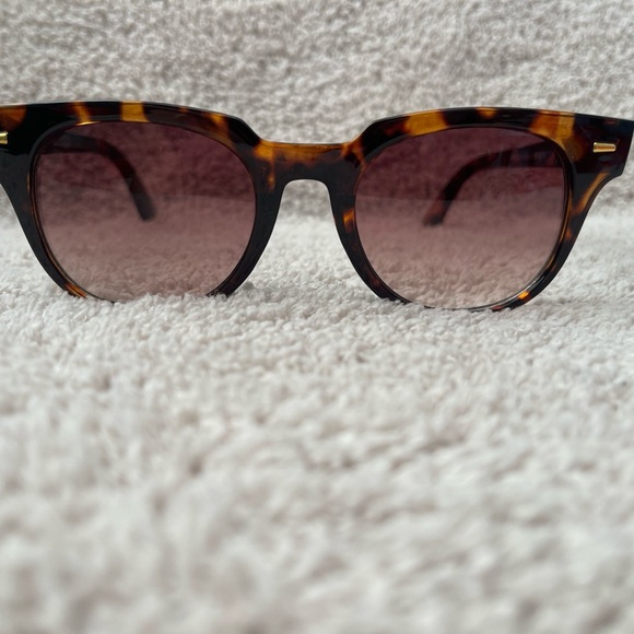Universal Thread Tortoise Shell Sunglasses - Picture 1 of 5